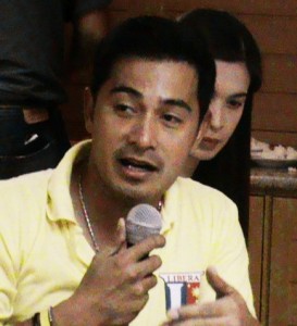 Cesar Montano with wife Sunshine at the background fielded questions from the media during the meeting with Direct Effect Foundation