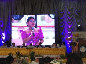 Yeng Arellano did her rendition of traditional Boholano song "Sa Kabukiran"