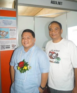 1st District Board Member Abellion Damalerio (left) and Auza.Net Technology Consultant Jerome Auza at the Auza.Net booth after discussing the potential impact of Bohol.Info to businesses.