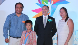 Jeremiah Auza (second from left) received his advanced student award from Mr. Masanori Tsuji of Kumon Philippines, Inc.  Also on the photo are his parents Jerome (leftmost) and Elva (rightmost) and Mr. Tsuji (2nd from the right).