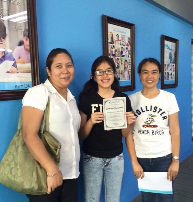 Jeorgieann C. Suaffield (center) with Kumon K of C Chief Instructor Dr. Elva Evasco-Auza (L) and her mother Mrs. Suaffield (R) after Suaffield received her certificate of recognition for completing the Kumon Math Program. 