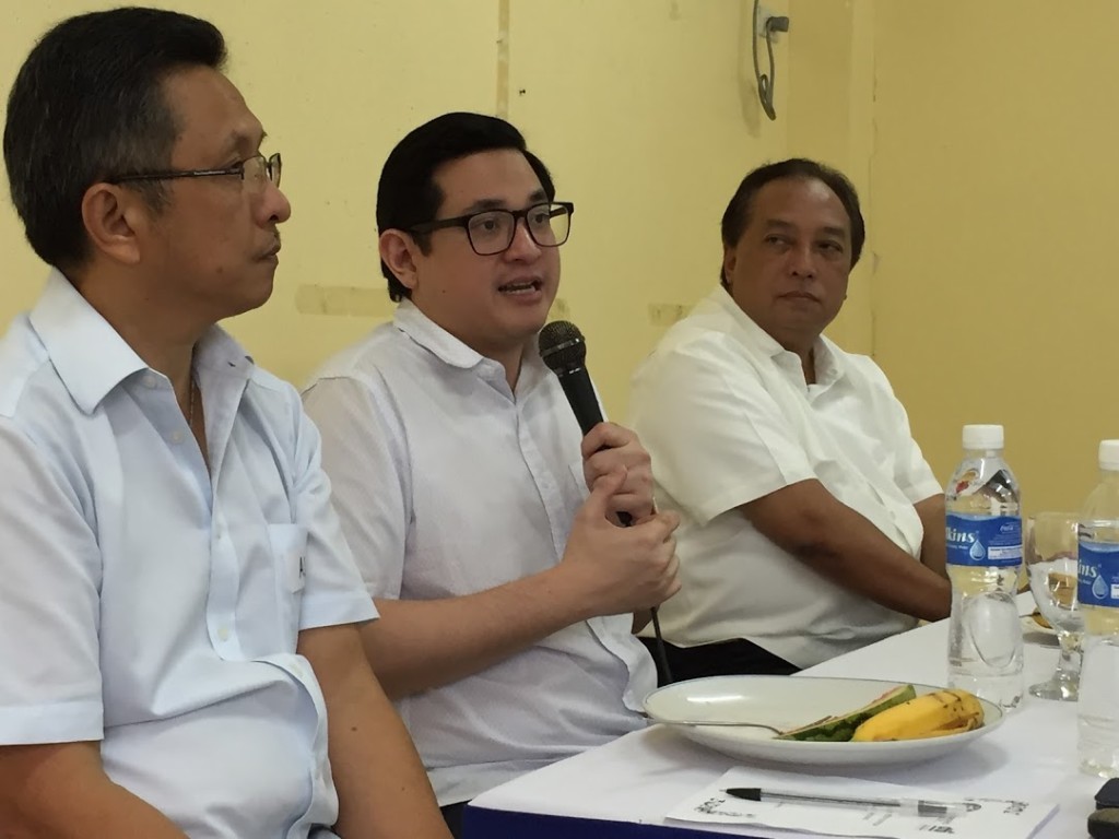 (L-R) BCCI President Engr. Al Uy, Sen. Paolo Benigno Aquino and Bohol Gov. Edgar Chatto during the open agenda meeting with the BCCI.