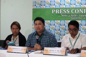 DA undersecretary Emerson Palad explains the WB-DA PRDP and its project components, which include intensified building of infrastructure and logistics for development to carry out the goal of increasing farm family incomes in the six year project term. With him are Carolina Geron World bank Senior Rural Development Specialist and Engr Arnel de Mesa, National Deputy Project Director. (rac/PIA-7/Bohol