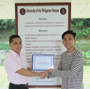 Prof. Ruben M. Gamala, Director of the Office of Student Affairs, University of the Philippines Visayas, hands over the certificate to Aljohn T. Torreta, the first recipient of the Carmudi Philippines Scholarship Program. 