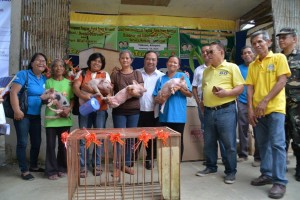 Gov. Edgar Chatto attends handover and induction of Purok sectoral working committees in Brgy. Tabuan in Antequera. He is joined by Mayor Jose Pahang and Brgy. Capt. Diosdado Naraiso in a mini HEAT IT caravan. This is under the Countryside Development Program-Purok Power Movement of the Provincial Government. Also with them are Executive Assistant for External Affairs Tatay Billy Tongco and SEEM Cluster Head Liza Quirog.(edcom)