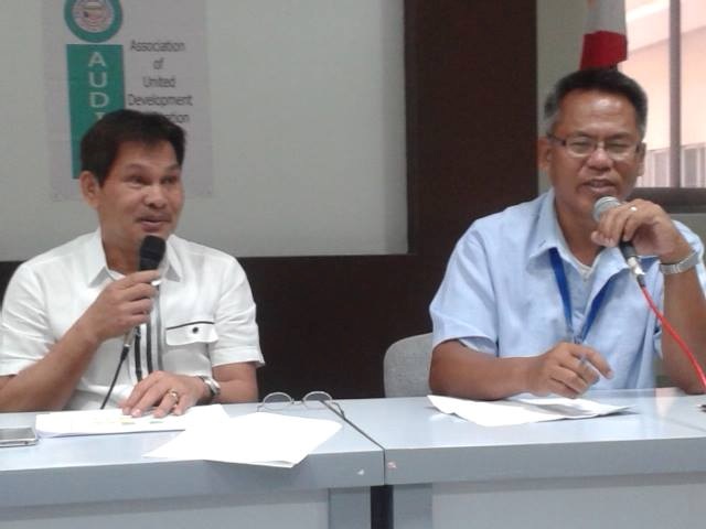 Spilling the heat of government service, Kapihan flowed out of PIA in Bohol to NIA, where Regional Director Mario Sande relayed NIA services and concerns to the Boholano populace. Sande said NIA is pursuing more of the increasing dam heights against de-silting for more practical reasons. Kapihan sa PIA is broadcast over DyTR. (PIA-Bohol)