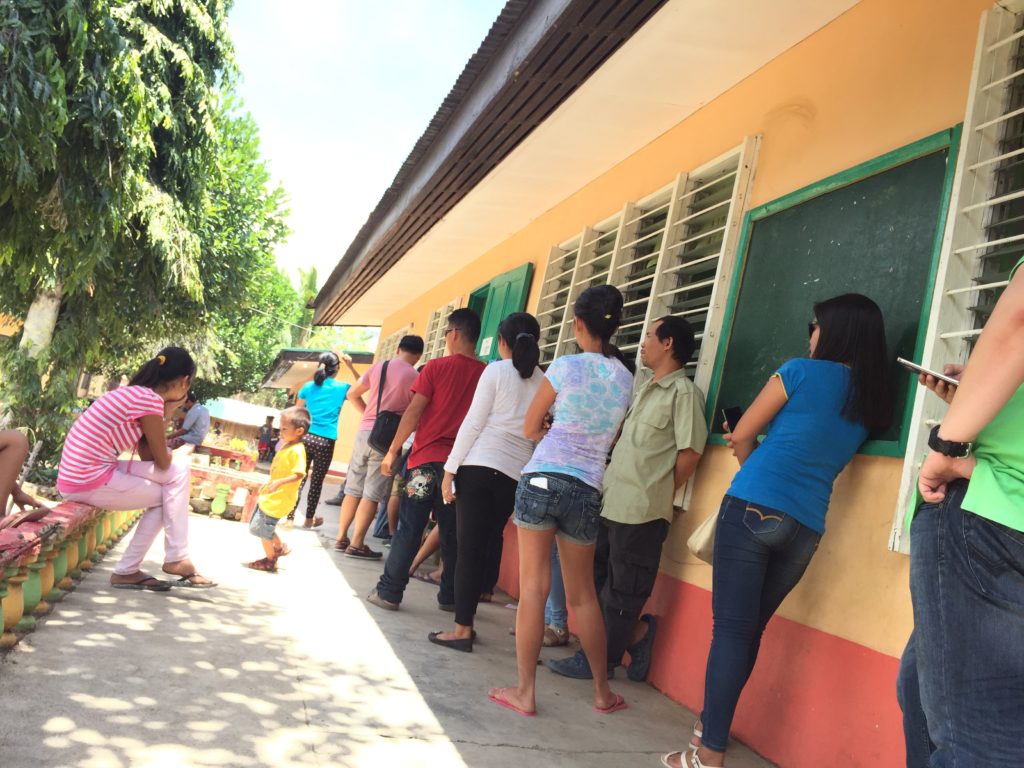 Short lines at Booy Elementary school at around 11:45AM