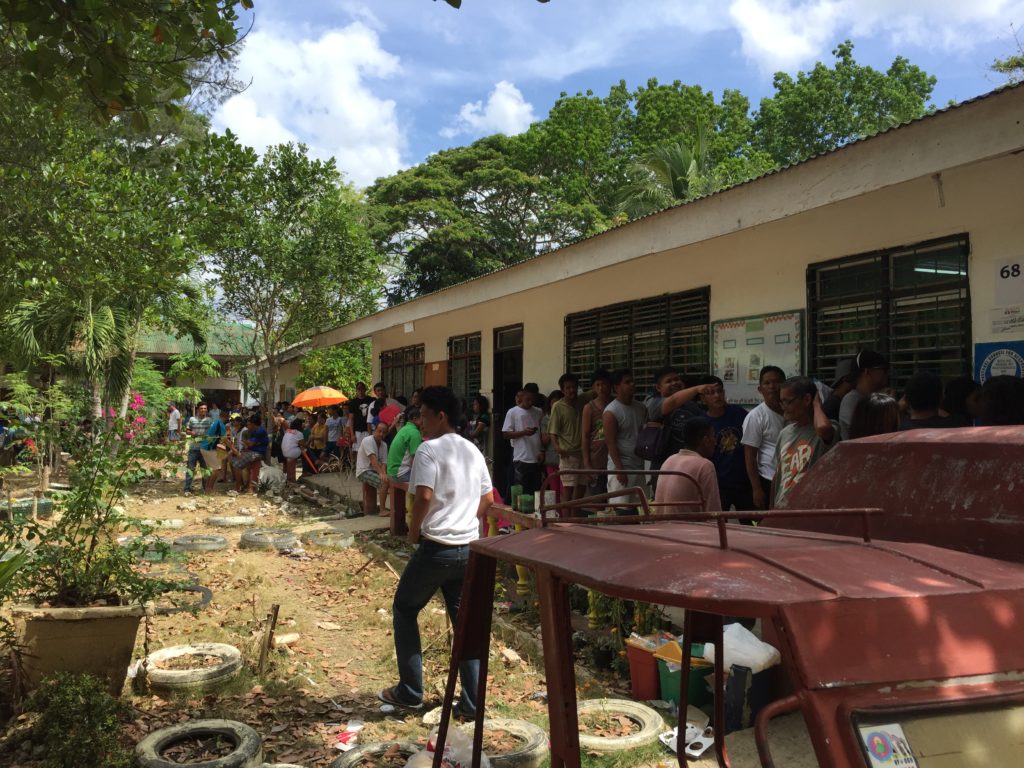 Queue of voters at San Isidro Elementary School, Tagbilaran City 