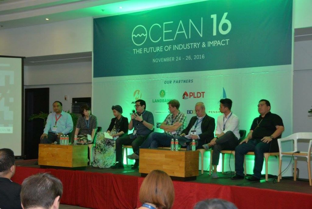 The plenary session on Collaborative Governance and the Next Economic Power.  L-R: Jerome Auza, Auza.Net and BCCI, Yeen Seen Ng, COO of ASLI, Iim Fahima Jachja of QueenRides.com, Sen. Bam Aquino, Former Sec. Bon Moya Dep. of Budget & Management, Bohol Provincial Administrator Alfonso A. Damalerio.